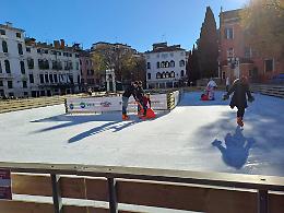 A Venezia si pattina sul ghiaccio a San Polo fino a Carnevale compreso