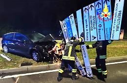 Vicenza, di notte in contromano lungo viale Margherita: abbatte la segnaletica e scappa