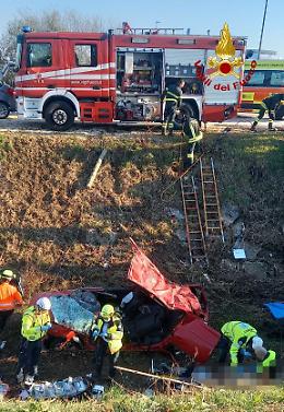Fuori strada con l'auto a S. Vendemiano, muore in ospedale