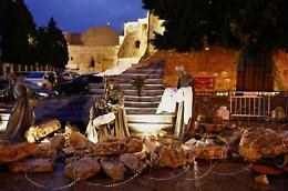 Natale senza tregua a Gaza,  un presepe di macerie a Betlemme