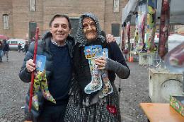 Padova, festa della befana. Circa 2200 calze distribuite in Prato