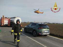 Ceneselli, camion finisce fuoristrada: soccorso l'autista