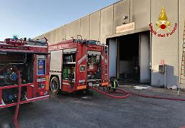Schio: fiamme in una ditta di stampaggi plastici. Brucia un macchinario