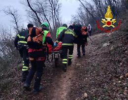 Val Liona, si sente male mentre percorre un sentiero: sessantenne si accascia e muore