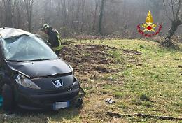 Muore un uomo di 58 anni nell'auto finita nella scarpata ad Altissimo