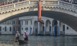 A Venezia arriva la Befana, doni e tanta allegria tra centro storico, isole e terraferma