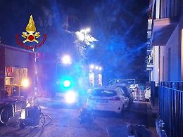 Incendio nella notte a Verona: otto appartamenti evacuati, un ferito