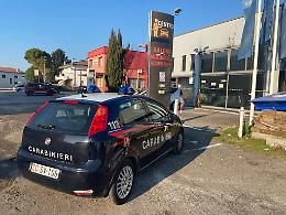 Incendio distrugge un'autoconcessionaria di Rovigo, in viale della Tecnica