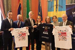 Maglie autografate all'asta: al centro antiviolenza P.E.T.R.A. quasi 8 mila euro dalla società sportiva Verona Volley