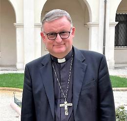 Il vescovo Brugnotto è un umorista: ama Giorgio Gaber e Teresa Mannino