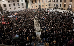 Polizia picchia studenti a Pisa, piazze a sostegno dei giovani