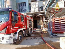 Bergantino, incendio in un'azienda che lavora il vetro