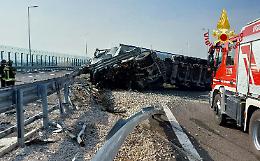 Breganze: camion si rovescia contro il guardrail. Ferito l’autista