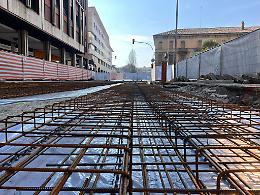 Padova, Sir 3, via ai lavori di posa della piattaforma di via Gozzi.