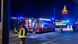 Vedelago, a fuoco un magazzino edile