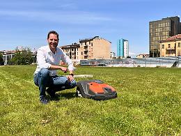 Robot al taglio dell'erba nel Parco Tito Livio di Padova
