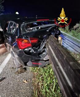 Auto contro guardrail a Chioggia, due feriti