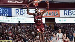 Basket gara 3 semifinale play off, Venezia vince 78-73 contro Bologna e riapre i giochi
