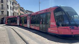 In occasione del Giro d’Italia, anche il tram si veste di rosa