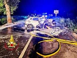 Auto finisce contro un platano a Bosco di Sona: muore una donna di 51 anni