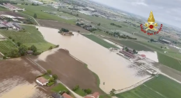 Maltempo, la rottura degli argini del Guà a Cologna Veneta. VIDEO
