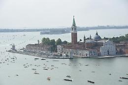 Vogalonga: Dragonboat si rovescia in laguna, 20 persone soccorse in acqua