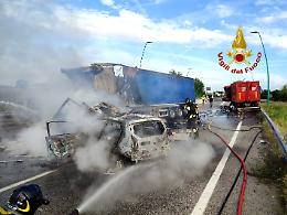 Scontro tra due camion fra Verona e Brescia: muoiono due camionisti. Chiusa la Regionale 11