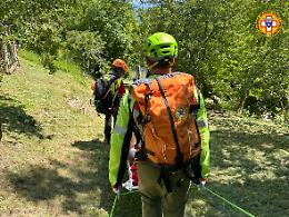 Cade con il parapendio dopo il decollo e si frattura una caviglia: all'ospedale un uomo di Caldogno