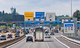 Mattinata di fuoco sulle autostrade del Nordest: due mezzi in fiamme e traffico in tilt