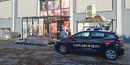 Rapina e aggressione in un negozio: due arresti da parte dei Carabinieri