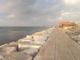 Uomo si getta in mare a Sottomarina: salvato dai Carabinieri