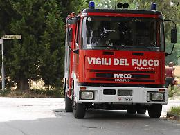 Camion dei rifiuti prende fuoco in zona industriale a Padova