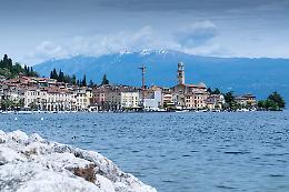 Tragedia sul Garda: 67enne perde la vita durante un bagno a Cassone