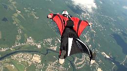 Dolomiti: base jumper si schianta con la tuta alare alle pendici del Civetta