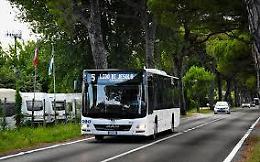  Jesolo: blitz sui bus, sequestrate borse contraffatte e droga 