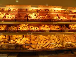 Sequestro di pane e pasticceria senza etichette in Polesine: un'operazione della Guardia di Finanza