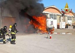 Camper in fiamme a Casale sul Sile: intervento tempestivo dei vigili del fuoco
