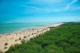 Ferragosto da record a Cavallino-Treporti: oltre 65mila turisti affollano il litorale, stagione in crescita e grande attesa per il Beach On Fire