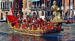 Venezia celebra le giovani promesse della voga alla Regata Storica 2024
