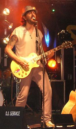 Omar Pedrini in concerto a Calvene: dai Timoria ad oggi, un viaggio nella musica rock italiana
