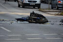 Tragedia in moto sulla SR11: muore Matteo Grandis in un incidente a Lavagno