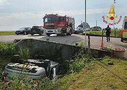 Incidente a Jesolo: auto si ribalta, ferito un 62enne