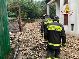 Monselice, maltempo, colata di fango sassi e acqua in via Solana