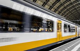 Ferisce due poliziotti prima di essere bloccato con il taser alla stazione di Padova