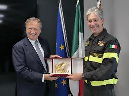 Venezia, il saluto del sindaco Luigi Brugnaro al Comandante dei Vigili del Fuoco