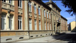 Scuola Primaria Zanella: sicurezza e accessibilità migliorate con nuova passerella