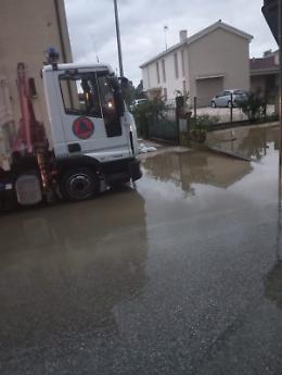 Allagamenti anche a Trebaseleghe dopo il nubifragio di ieri sera. Un sottopasso allagato