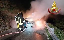 Auto in fiamme a Chies d'Alpago: intervento tempestivo dei Vigili del Fuoco