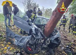 Grave Incidente a Rosolina: Giovane in Condizioni Critiche dopo Schianto Contro un Albero