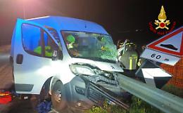 Furgone contro il guardrail a Cessalto: ferito il conducente